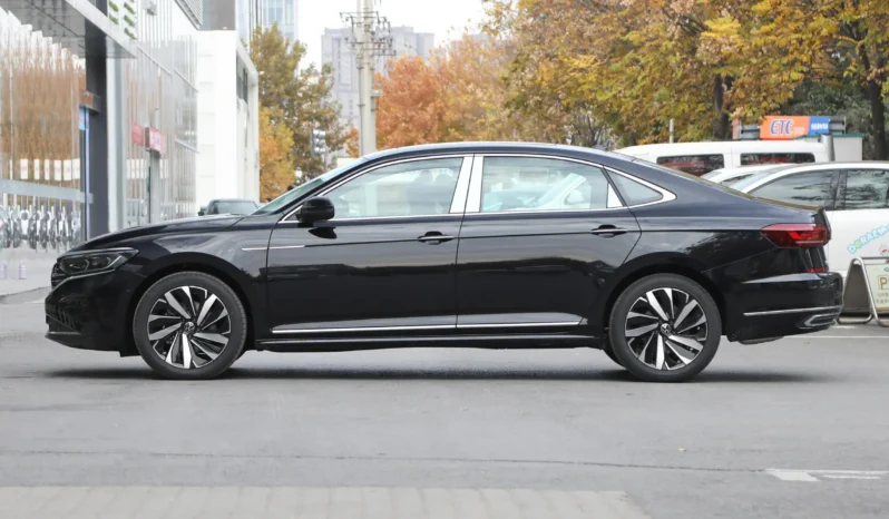 
								Volkswagen Passat full									