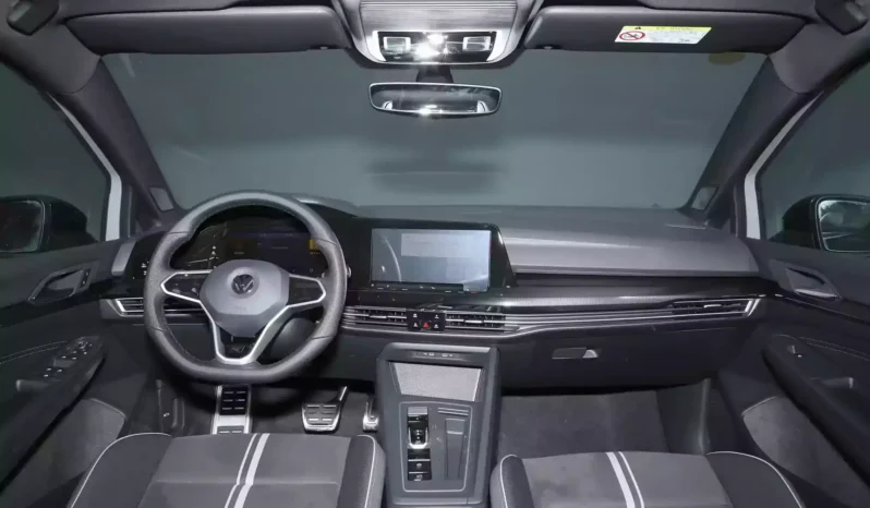 
								Volkswagen Golf full									